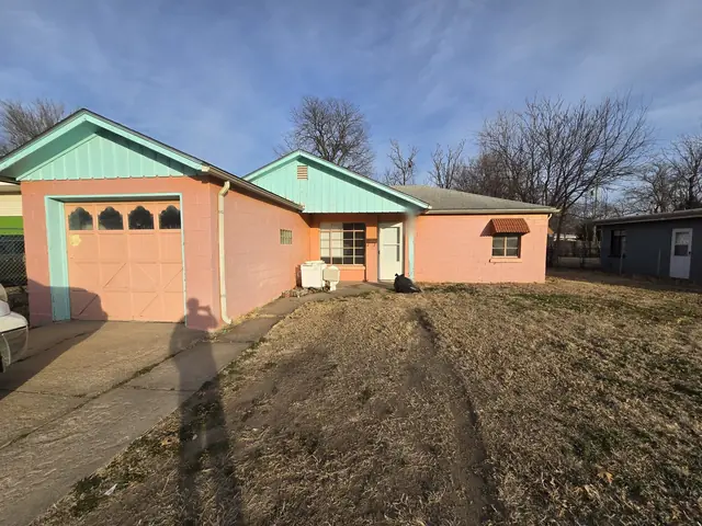 Front of the house with a dead lawn
